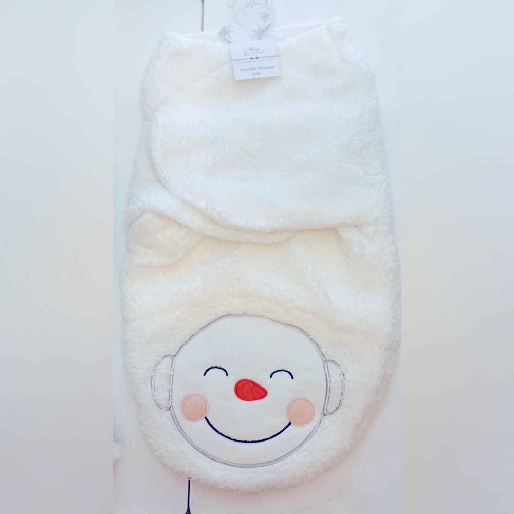 Cute White Baby Blanket with Snowman Design